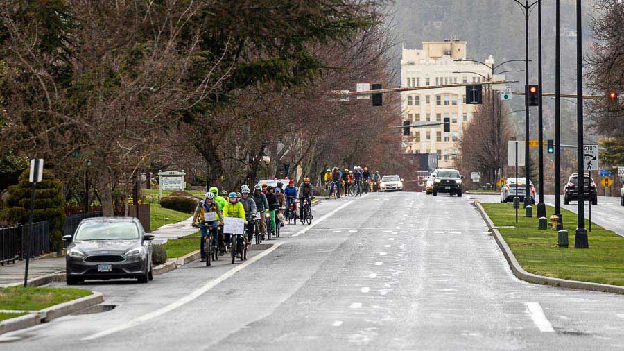 Bike riders pitch bike lanes to receptive council Ashland News