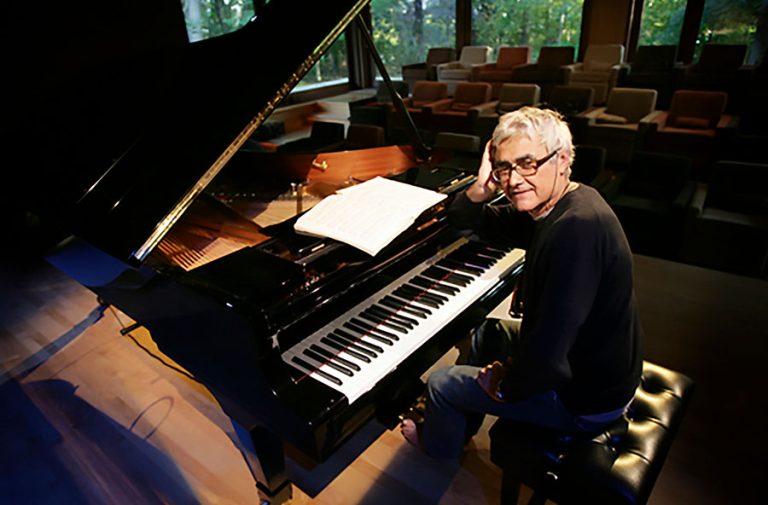 The late Rafael Viñoly owned several Steinway pianos. The Raven, his prized Hamburg Steinway D shown here at his Long Island, New York, home, was moved several times before finally coming to rest in the architect's offices atop a Manhattan high-rise. Photo courtesy of Rafael Viñoly Architects